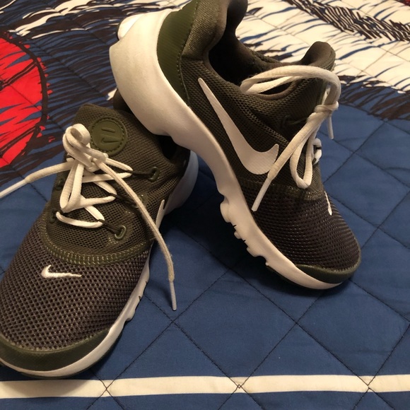 boys nike shoes size 12